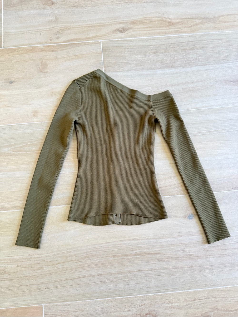 STAUD Olive Ribbed Off‑Shoulder Button-Down Top - Picture 3 of 3